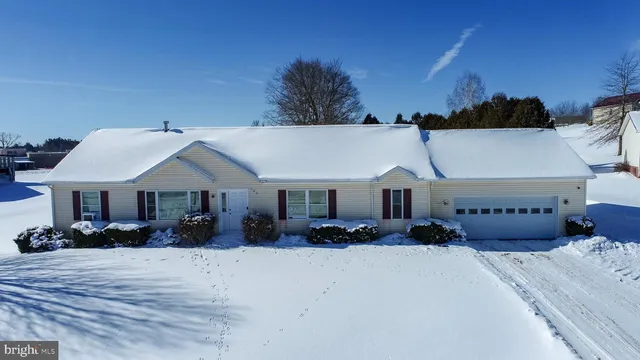 702 Sunshine Dr, Oakland, MD 21550
