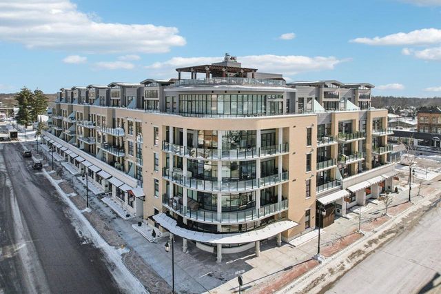 215 East Pleasant STREET #307, Oconomowoc, WI 53066