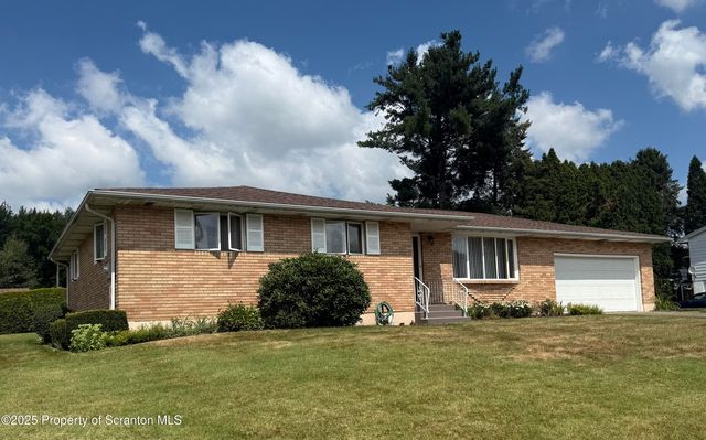 86 Vine St, Taylor, PA 18517