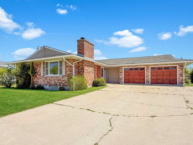 204 New Delta Ave, Manistique, MI 49854