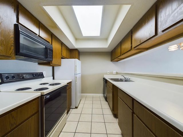 2824 S  Bartell Dr #32, Houston, TX 77054