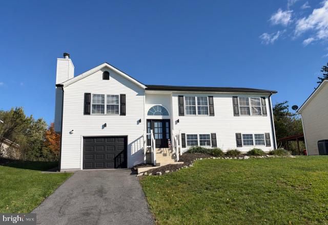 211 Universe Dr, Martinsburg, WV 25404