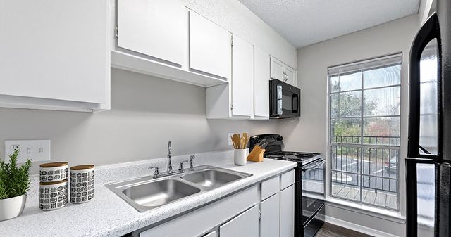 6805 Wood Hollow Dr #1-261R, Austin, TX 78731