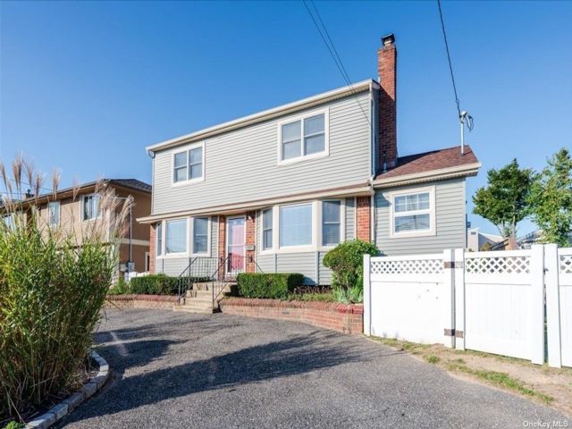 2674 Lee Pl, Bellmore, NY 11710