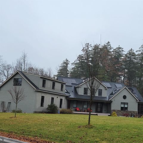 19 Metacomet Dr #2, Sandown, NH 03873