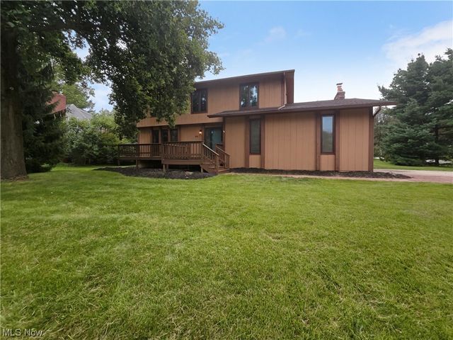 64 Clairhaven Dr, Hudson, OH 44236