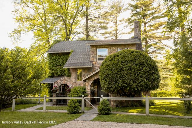 21-23 Library Lane, Woodstock, NY 12498