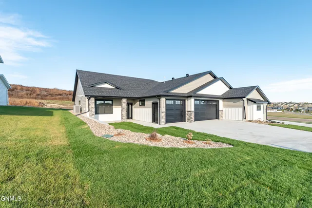 1918 Prairie Hawk Dr, Bismarck, ND 58503