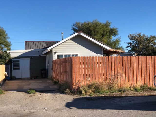 105 3rd Ave SE, Browning, MT 59417