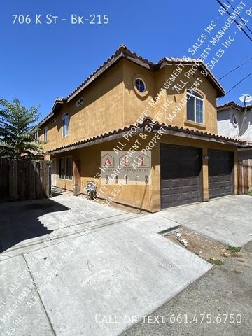 706 K St #BK-215, Bakersfield, CA 93304
