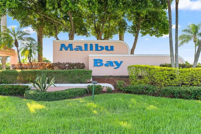 752 NW 208th Ter, Hollywood, FL 33029