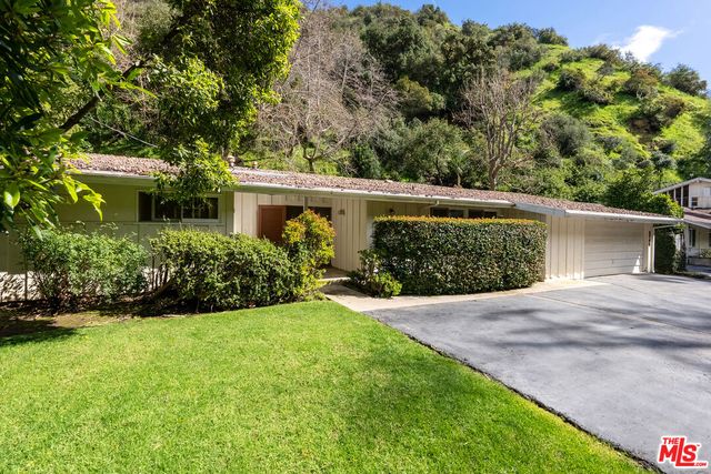 2744 Mandeville Canyon Rd, Los Angeles, CA 90049