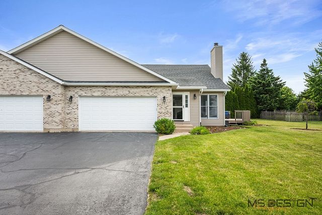 941 S  Locust St, Sycamore, IL 60178