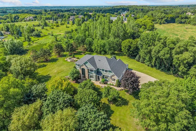 7385 Mark St, Loretto, MN 55357