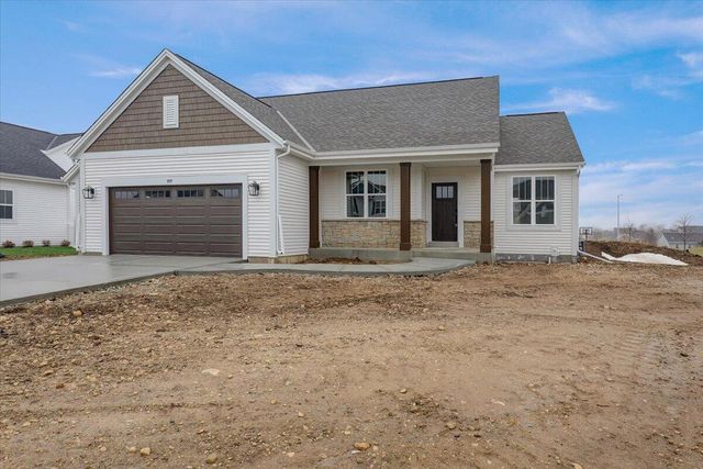 205 Countryside DRIVE, Slinger, WI 53086