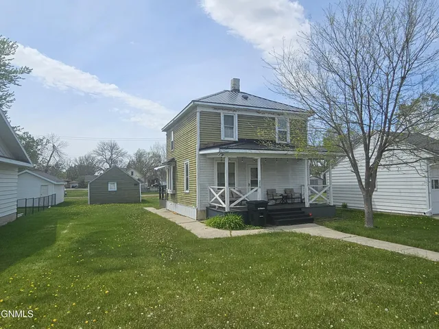 210 S  9th St, Wishek, ND 58495