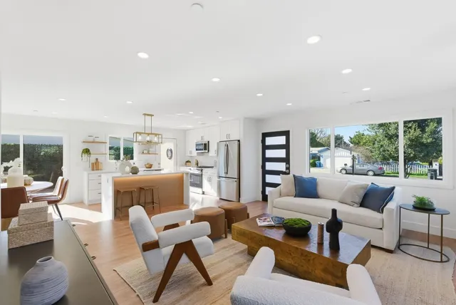 2512 Farrington Way, East Palo Alto, CA 94303