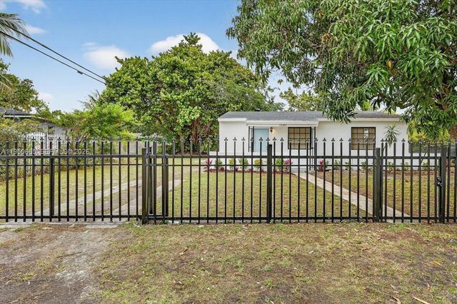 12801 W  Randall Park Dr, Miami, FL 33167