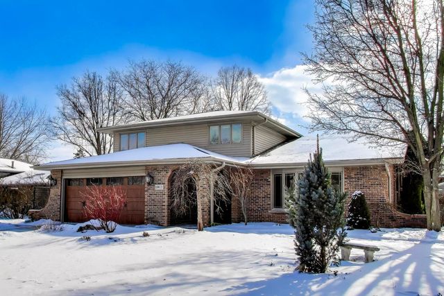 16W671 89th Pl, Willowbrook, IL 60527