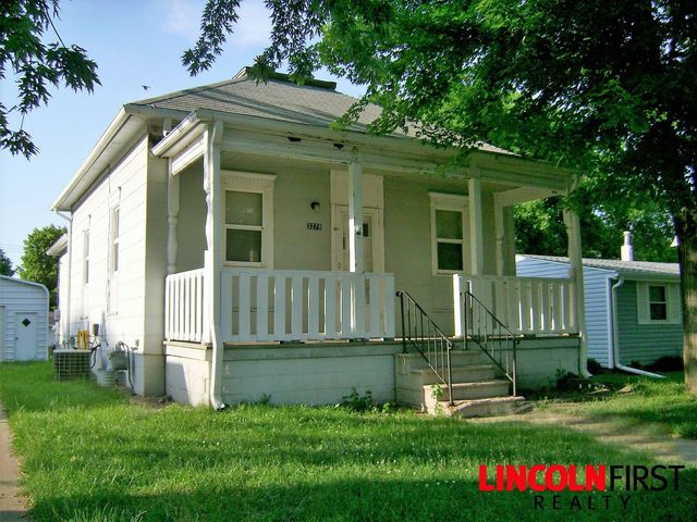 3278 Hitchcock St, Lincoln, NE 68503