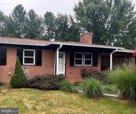 217 Fredericktowne Dr, Stephens City, VA 22655