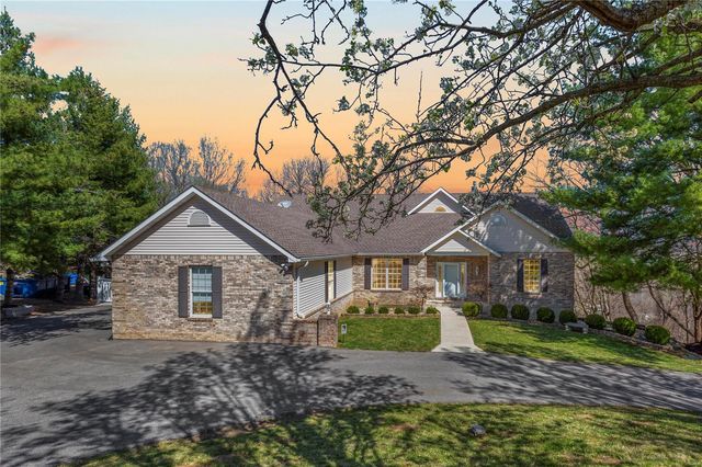 224 Larimore Valley Dr, Chesterfield, MO 63005