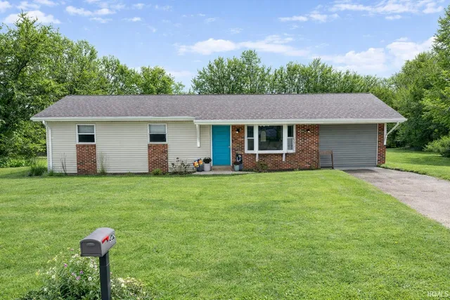 402 Boone Ln, Mitchell, IN 47446