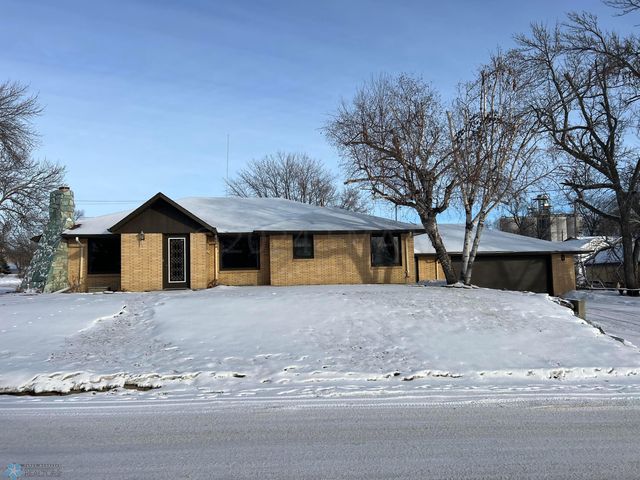 125 2nd Ave NW, Mayville, ND 58257