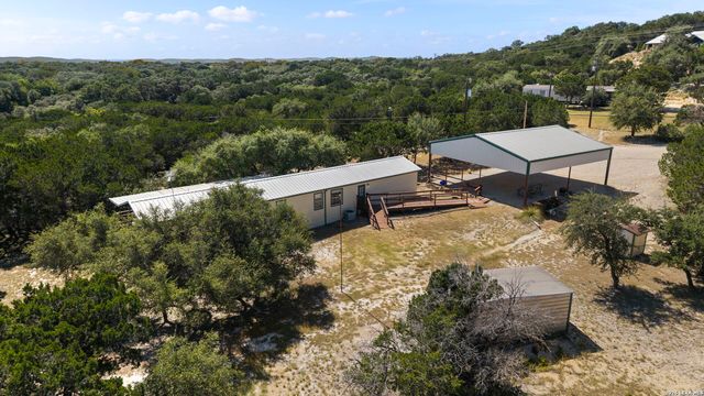 182 AUSTIN LN, Lakehills, TX 78063