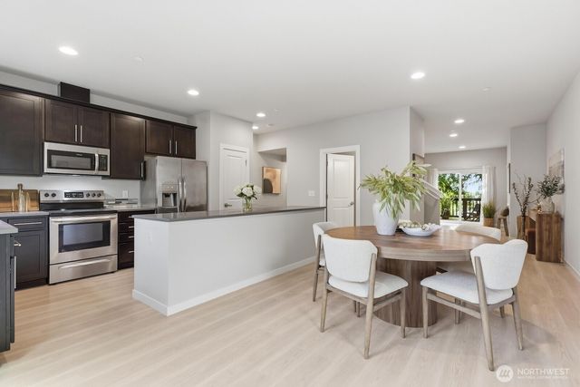16201 Meadow Road #H4, Lynnwood, WA 98087