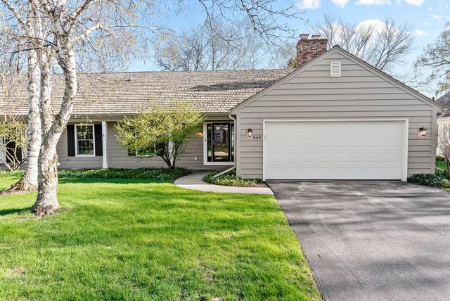 949 West Shaker CIRCLE, Mequon, WI 53092