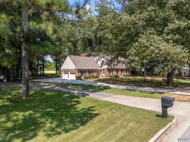 2404 Burningtree Dr SE, Decatur, AL 35603