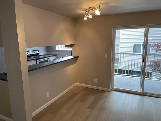 12327 Roosevelt Way NE #A206, Seattle, WA 98125