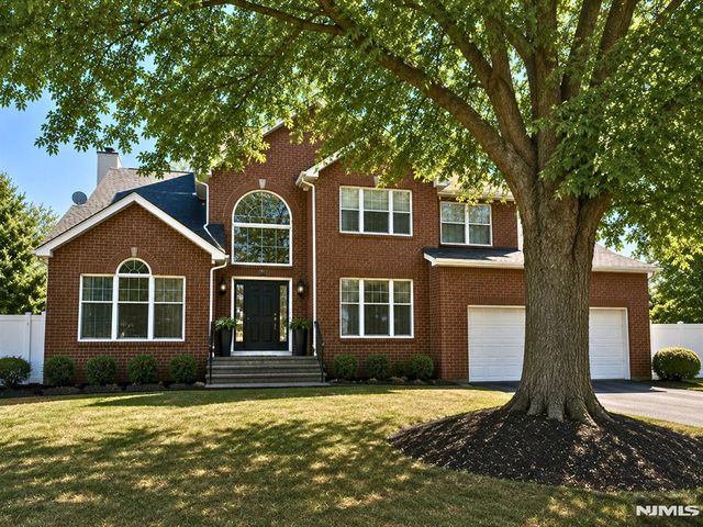 68 Carol Pl, Wayne, NJ 07470