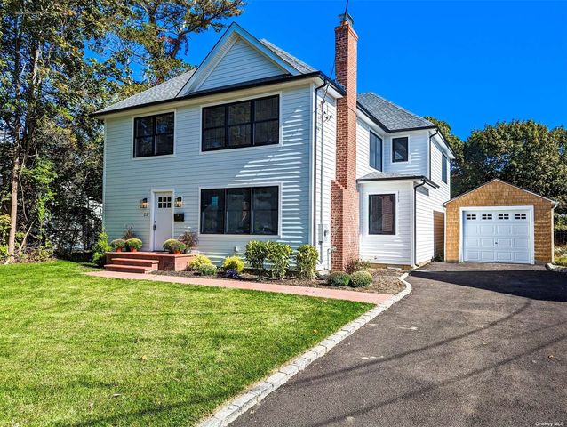 25 Country Club Rd, Bellport, NY 11713