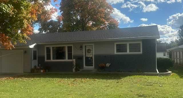 303 E  Green St, Le Roy, IL 61752