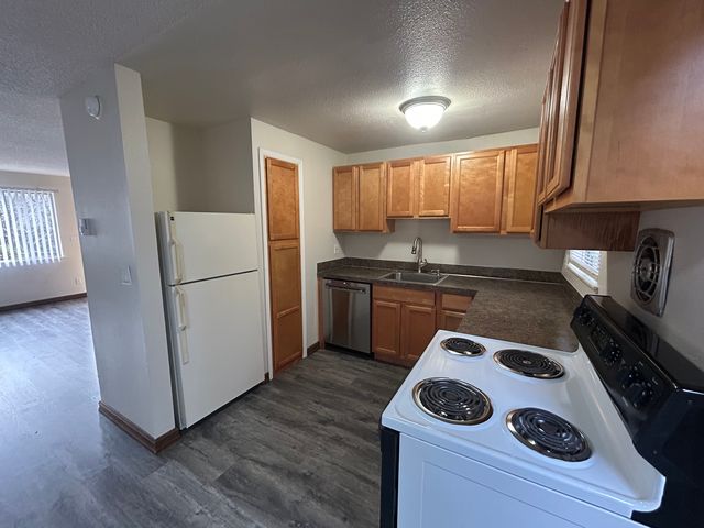 4910 SW 45th Ave #8, Portland, OR 97221