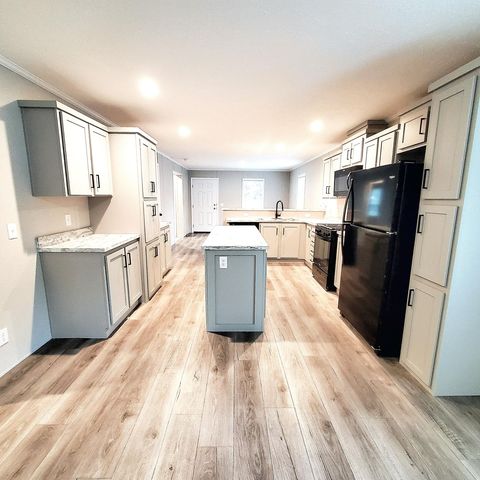 9350 Starboard Dr #1274, Fair Haven, MI 48023