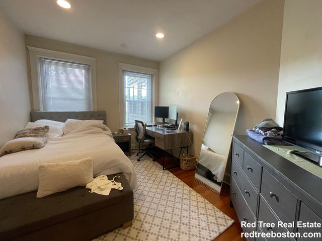 191 Winthrop Rd #2, Brookline, MA 02445