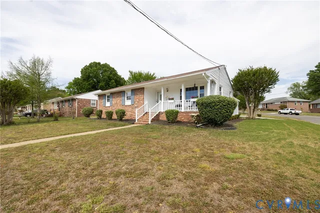 712 Keswick Rd, Colonial Heights, VA 23834