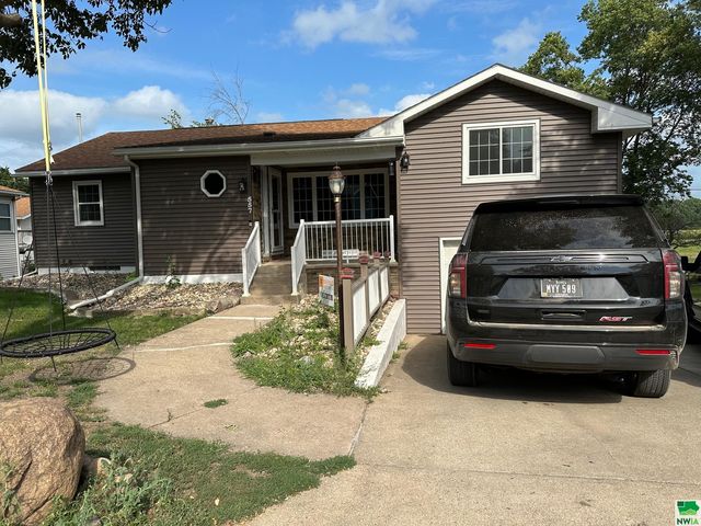 557 Park Ave, Cherokee, IA 51012