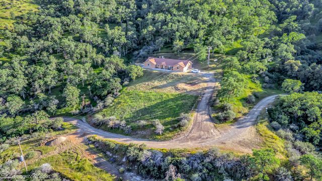 27557 Paradise Valley Ln, Clovis, CA 93619