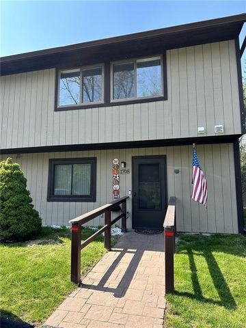 1708 Chelsea Cove S, Hopewell Junction, NY 12533