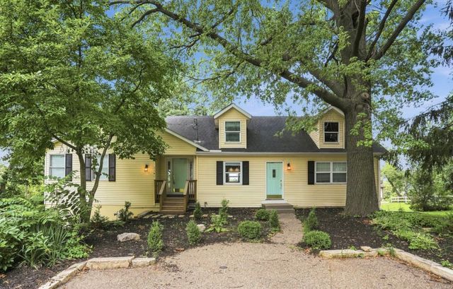 1147 Fenno Dr, Riverdale, IA 52722