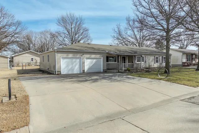 1921 N  B St, Wellington, KS 67152