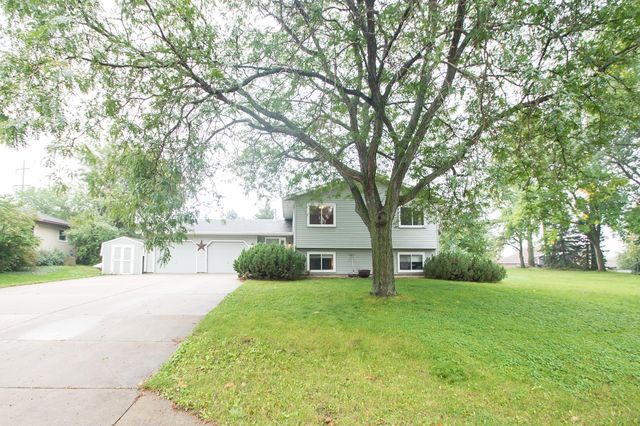 121 8th St NW, Maple Lake, MN 55358