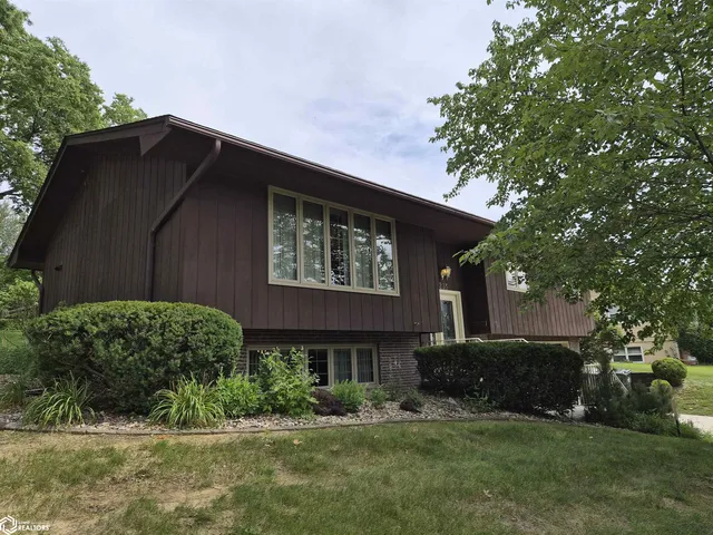 235 Terrace Dr, Oskaloosa, IA 52577
