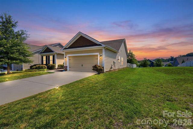 294 Robinwood Ln, Lake Wylie, SC 29710