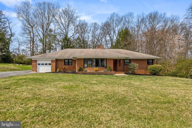 6512 Panorama Dr, Sykesville, MD 21784