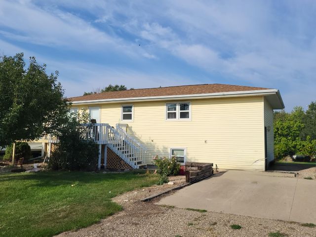 121 Grouse Rd, Pierre, SD 57501